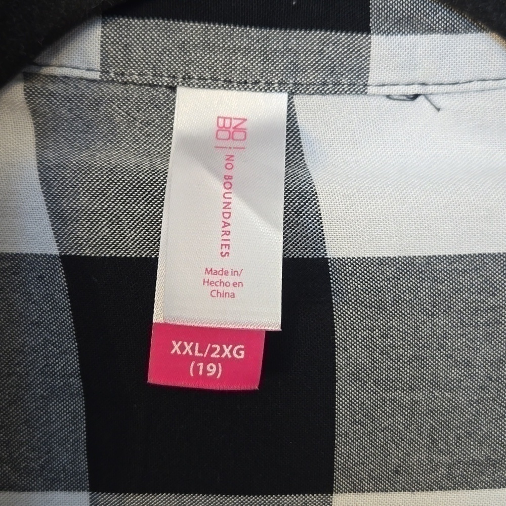 Black and White Plaid Button Down - Picture 4 of 5